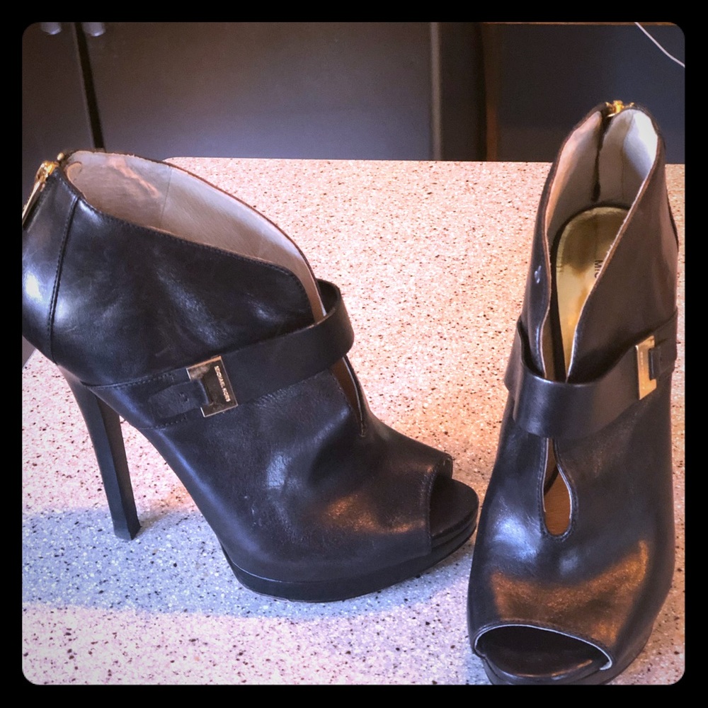 Michael Kors peep toe bootie size 10